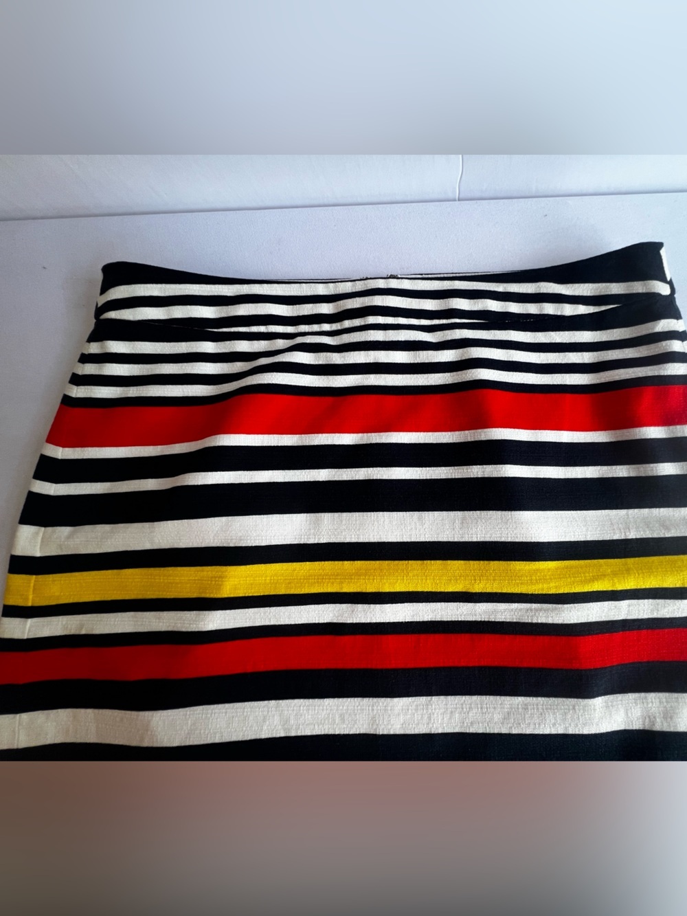 BANANA REPUBLIC BLACK/WHITE/RED/YELLOW STRIPED PENCIL SKIRT. SIZE 10. 
LINED - Picture 6 of 9